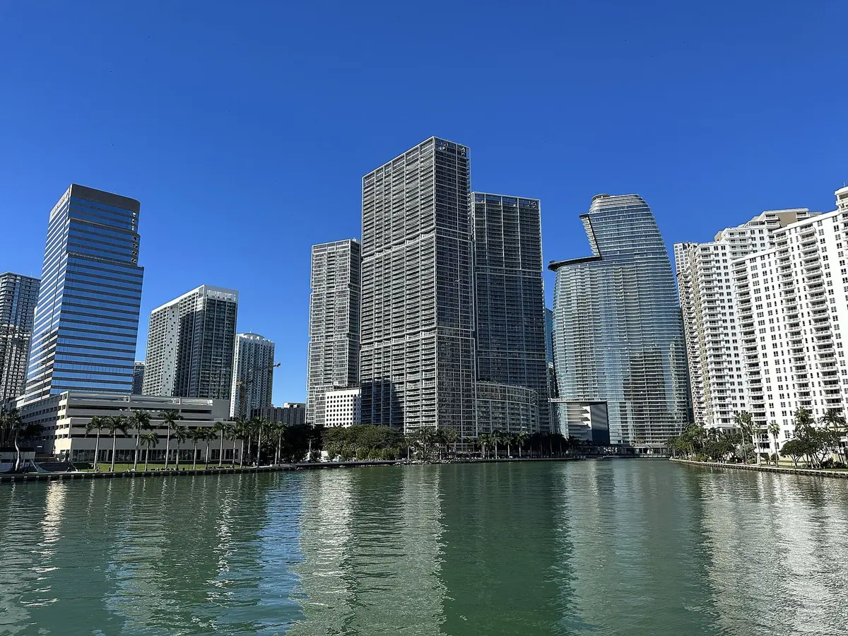 Compradores venezolanos y colombianos en Miami: tendencias 2026